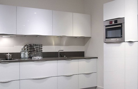 Moderne witte hoogglans keuken
