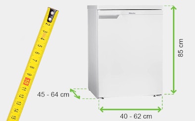 Afmetingen van een tafelmodel koelkast met meetlint, hoogte 73–85 cm en breedte 40–62 cm.