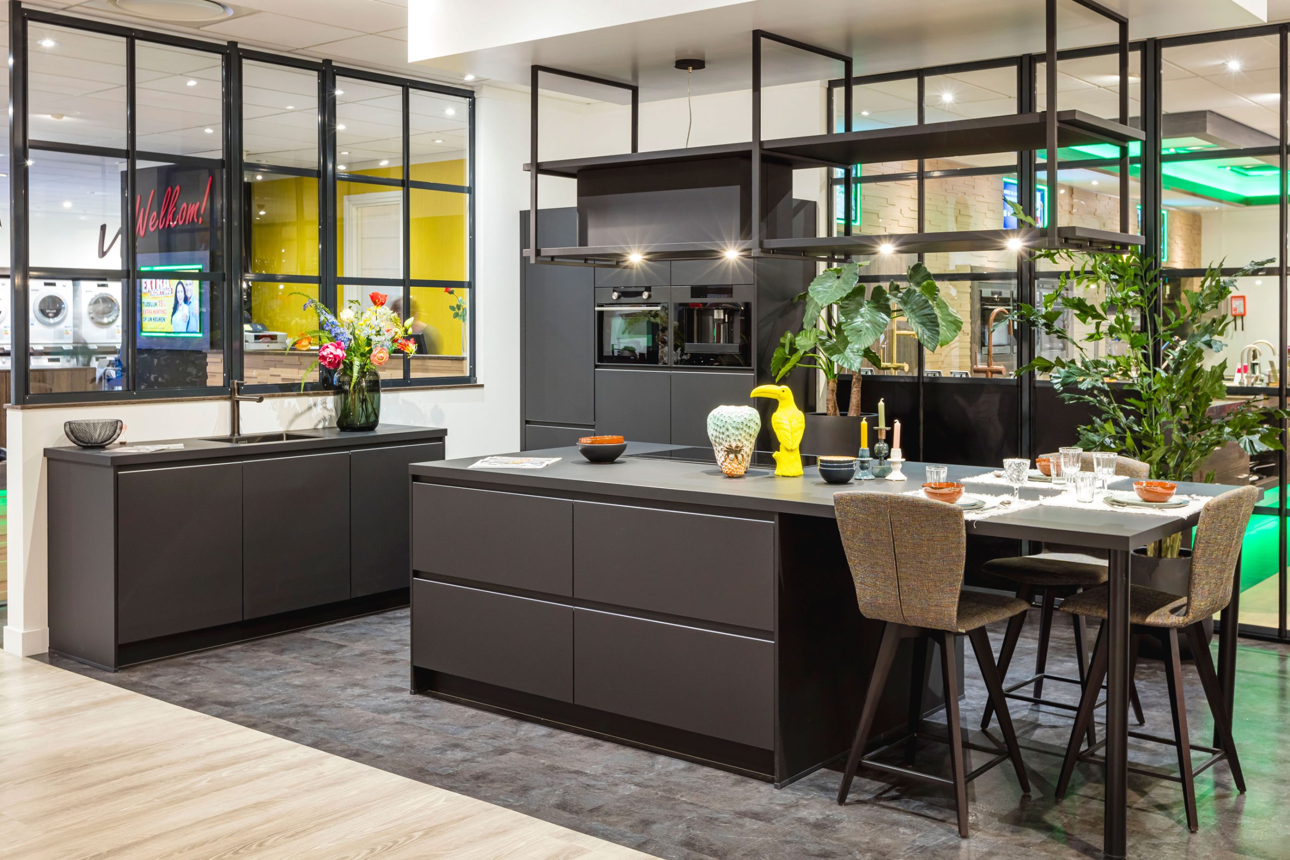 Zwart dat ademt, staal dat zweeft