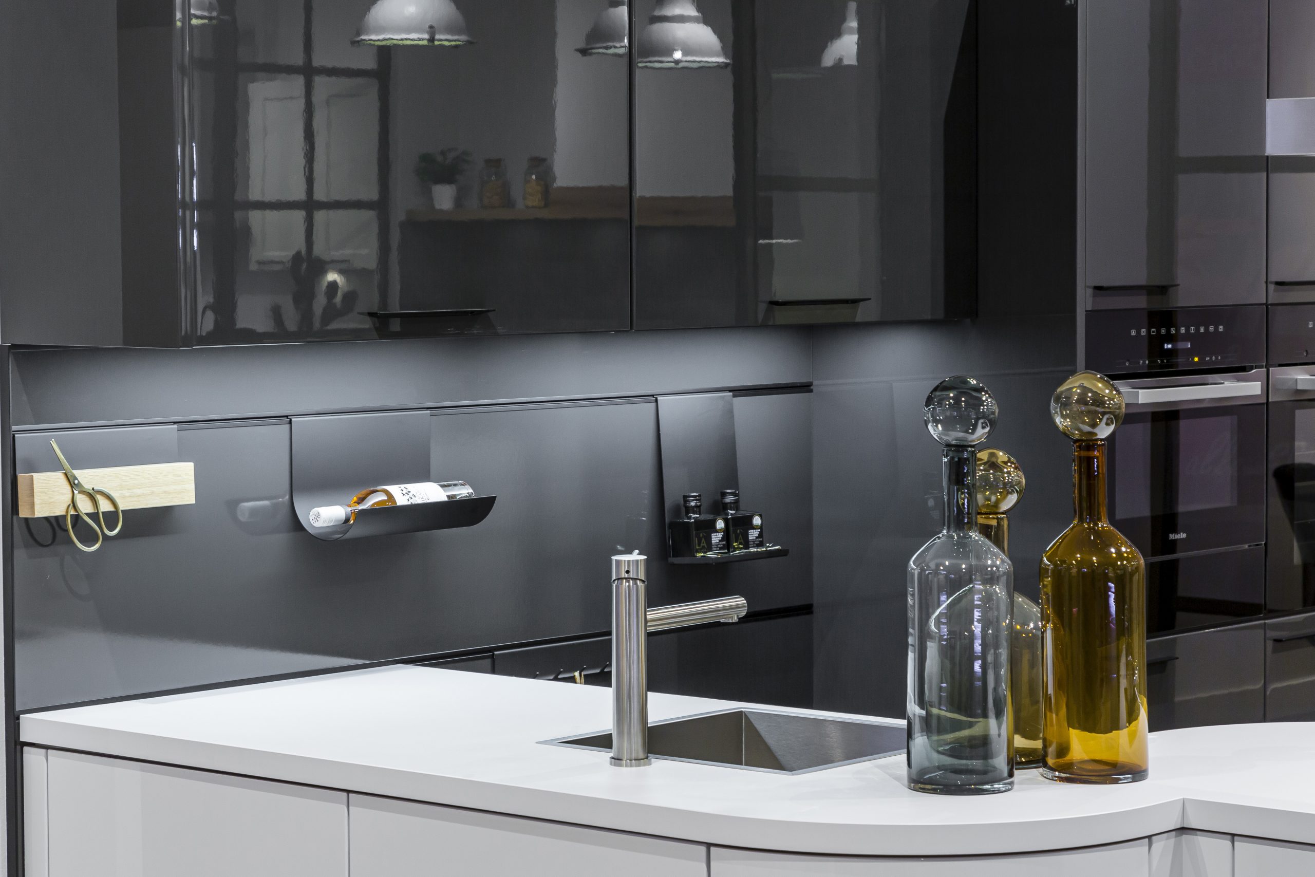 RVS spoelbak en keukenkraan in spoeleiland