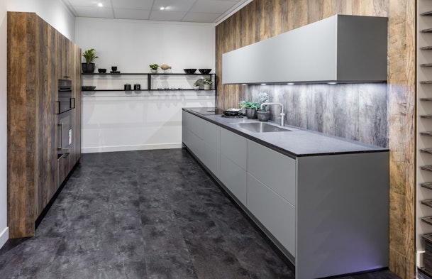 Stijlvol in hout en grijs