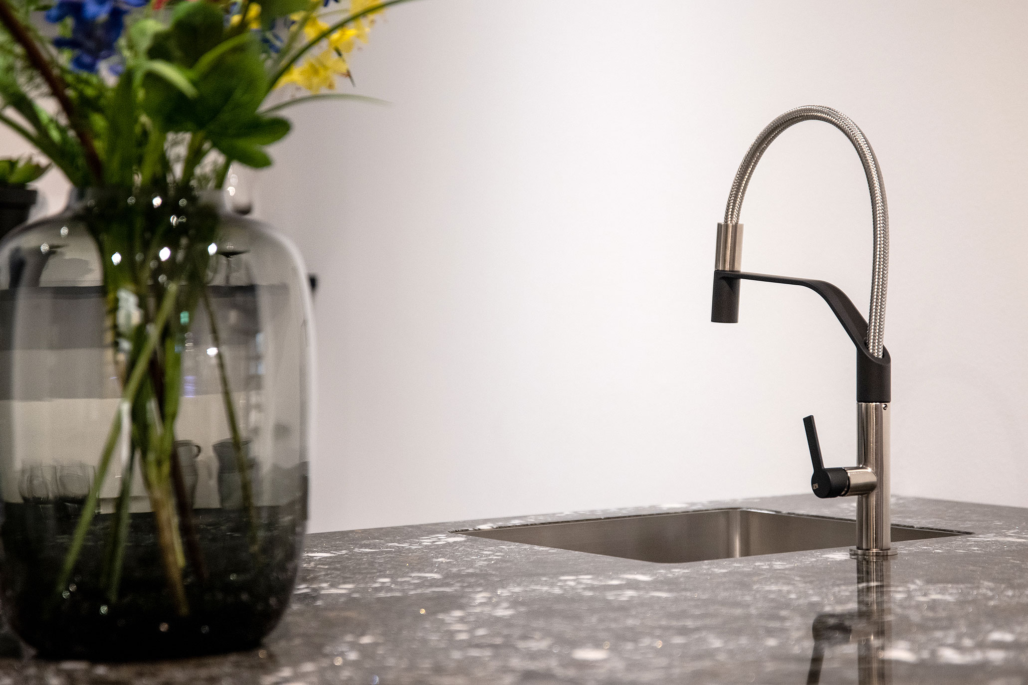 De in het eiland verwerkte spoelunit - Bemmel & Kroon keukens