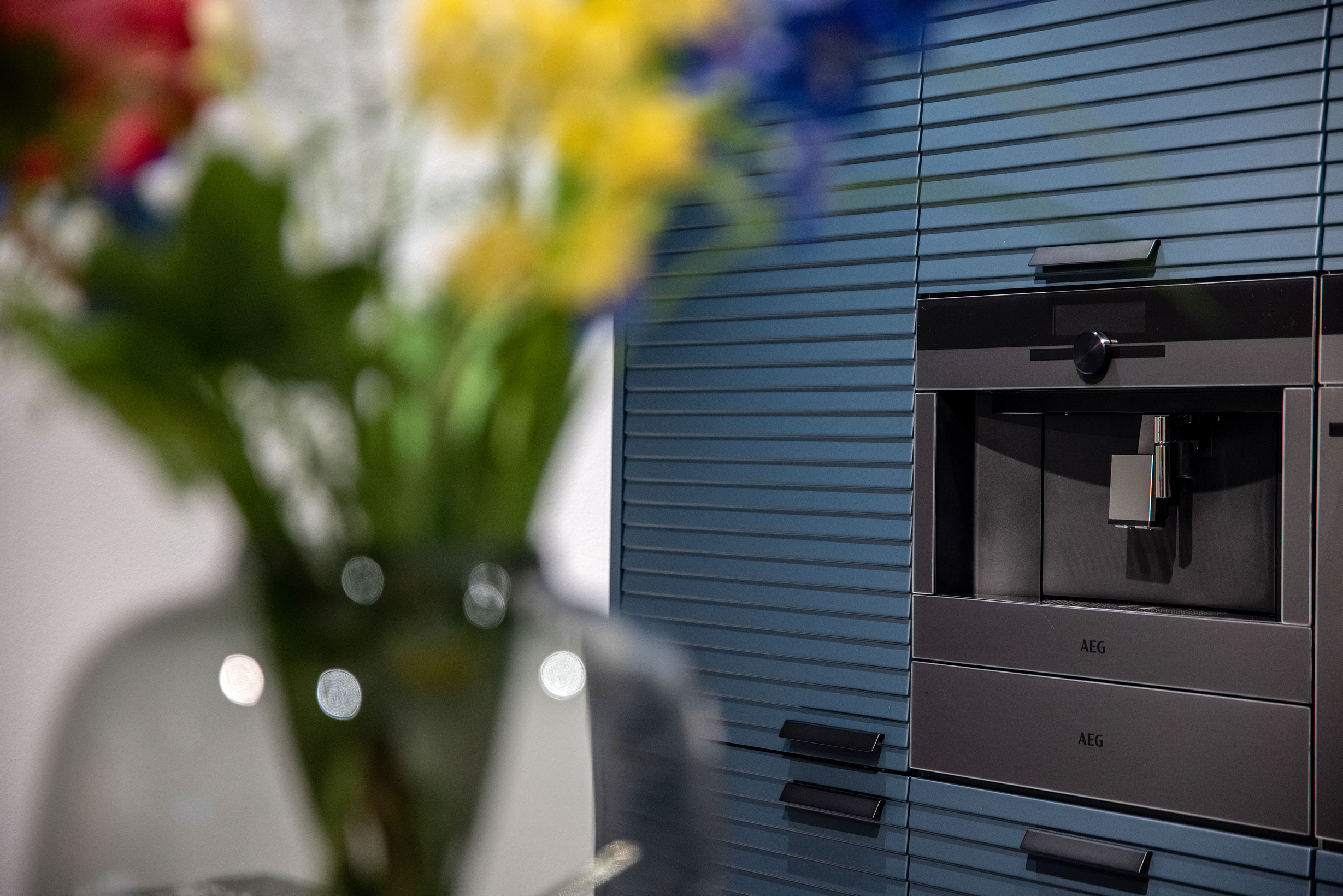 AEG inbouw koffiemachine in keukenkast - Bemmel & Kroon keukens