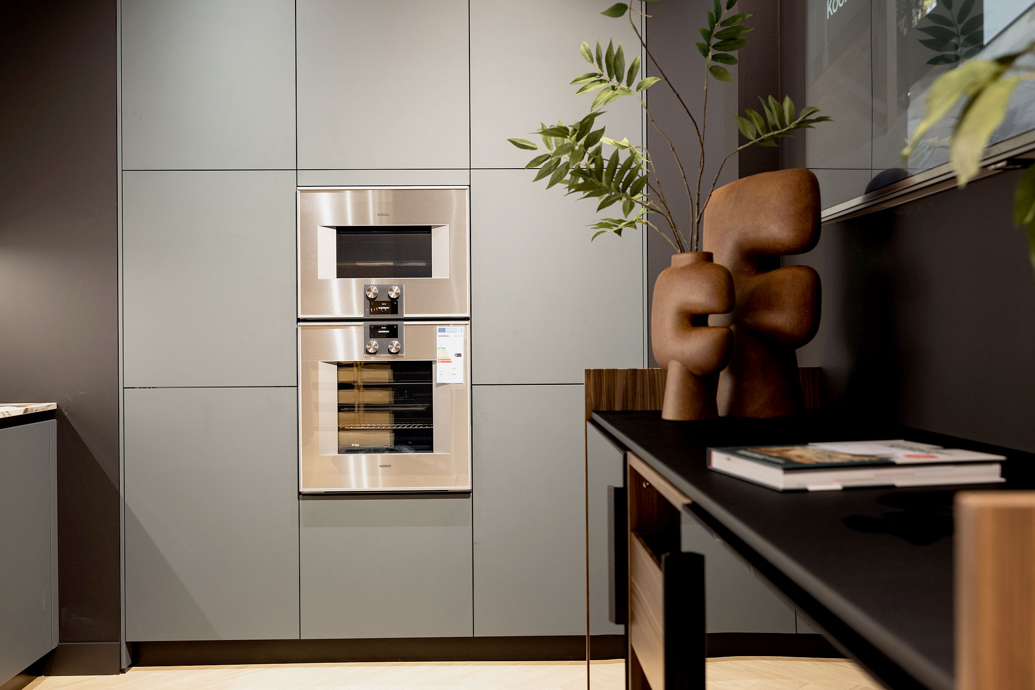 Gaggenau ovens vormen het hart van de professionele keuken en de thuiskeuken.