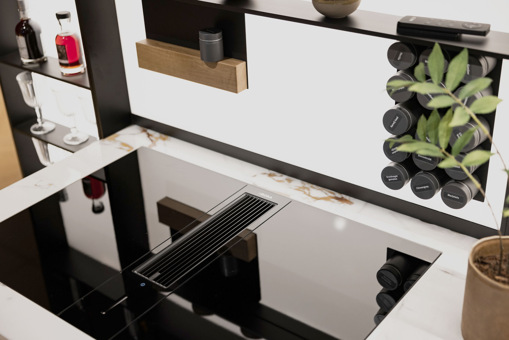 In deze BORA kookplaat is de afzuiging geïntegreerd.