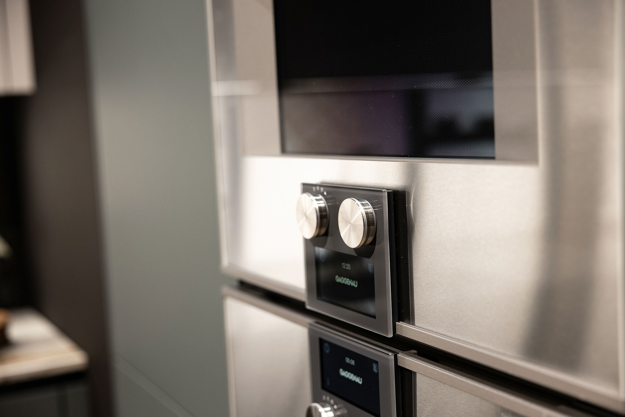 De oven beschikt over een TFT Touch display met draaiknoppen.