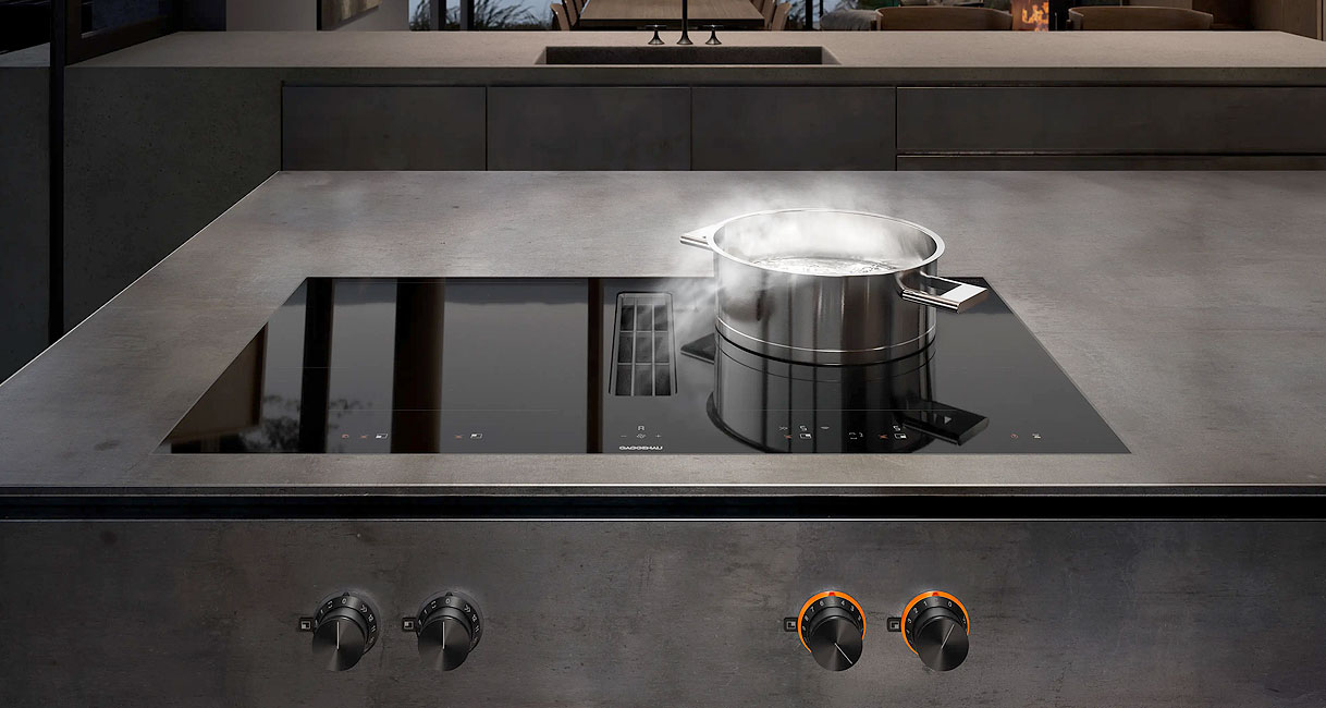 Gaggenau 400 serie inductiekookplaat met afzuiging van 90 cm breed met flex-inductiezones en draaiknoppen