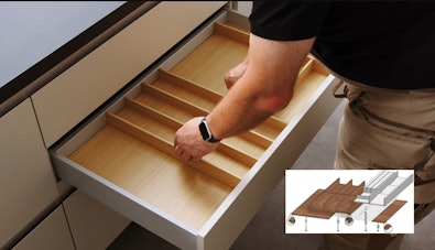 45. Houten bestekinzetstuk