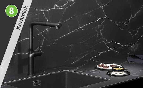Keramiek achterwand in een keuken