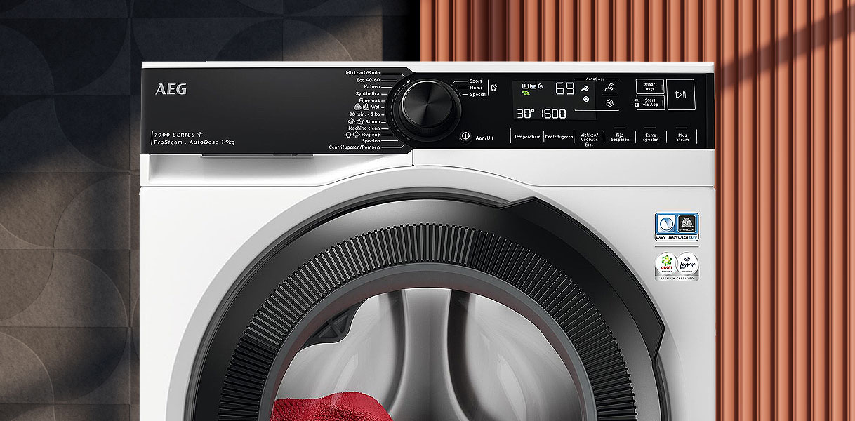 AEG 9 kg wasmachine met bedieningspaneel, ProSense-beladingsherkenning en AutoDose