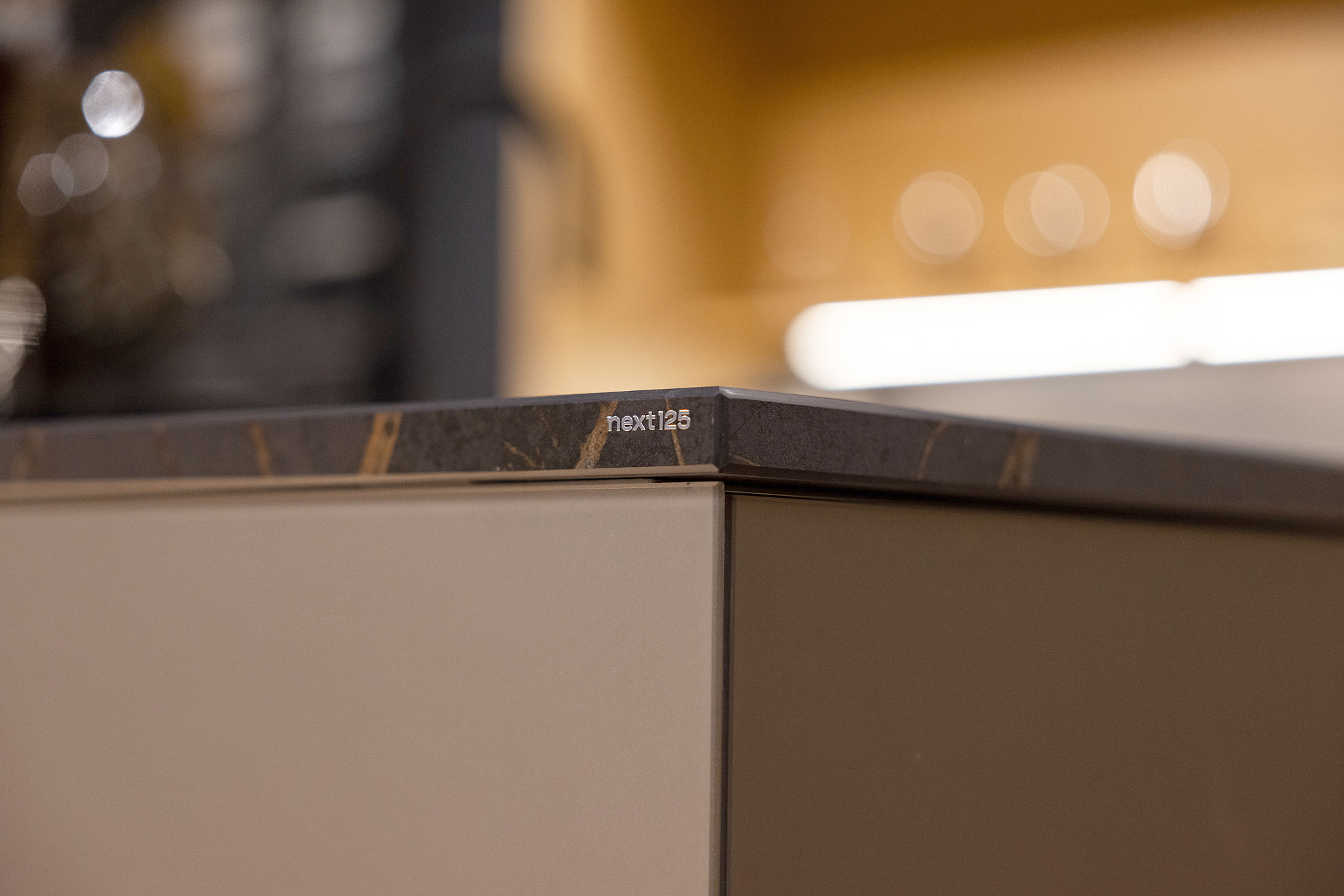 Chique materialen en een functioneel design bepalen de innerlijke waarden van deze keuken.