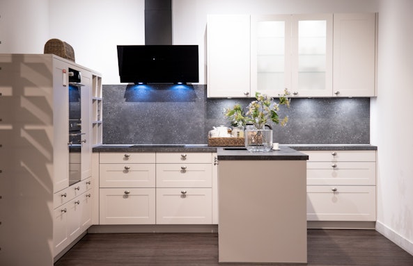 Landelijke lichte T-keuken