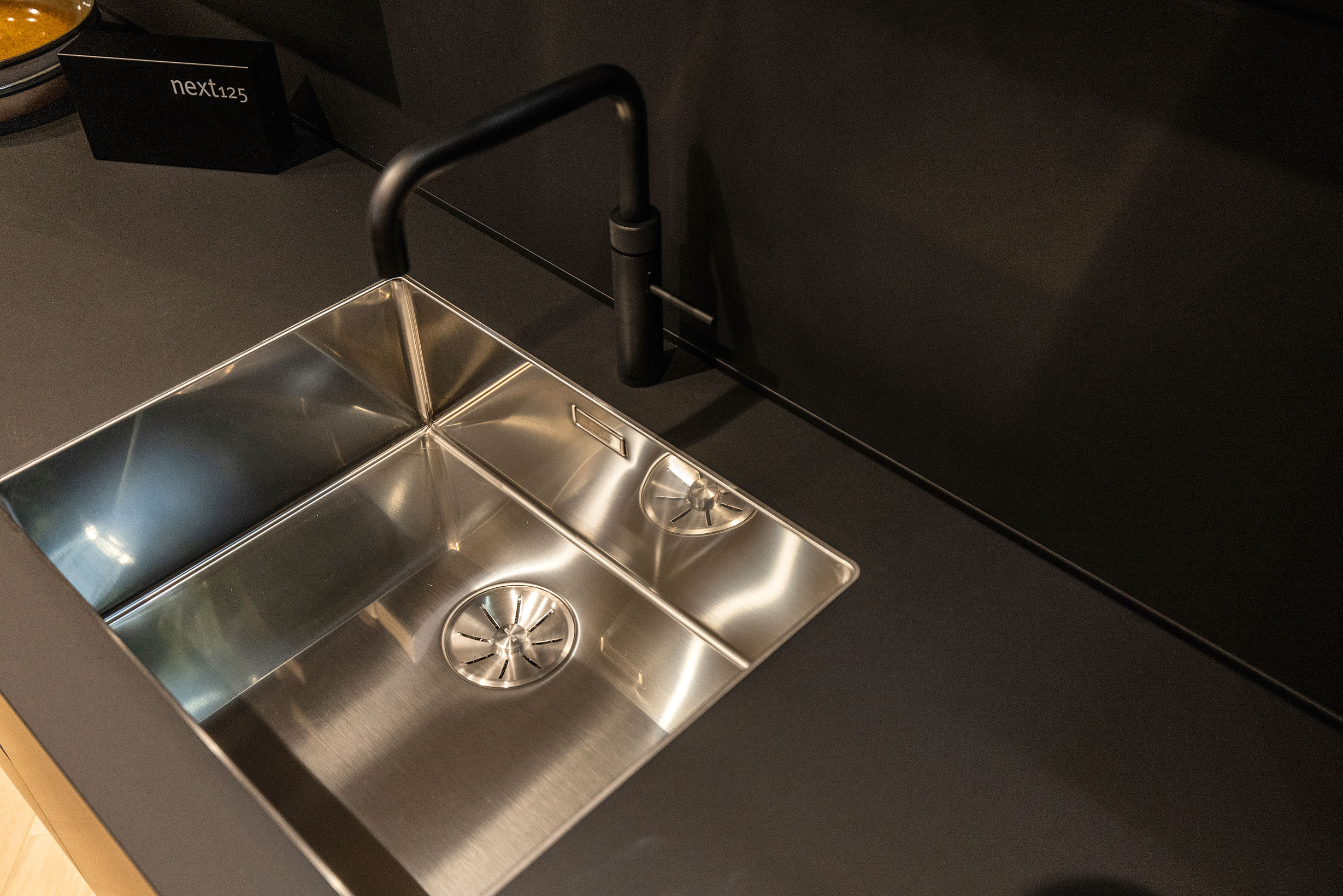 Een in RVS uitgevoerde Franke spoelbak.