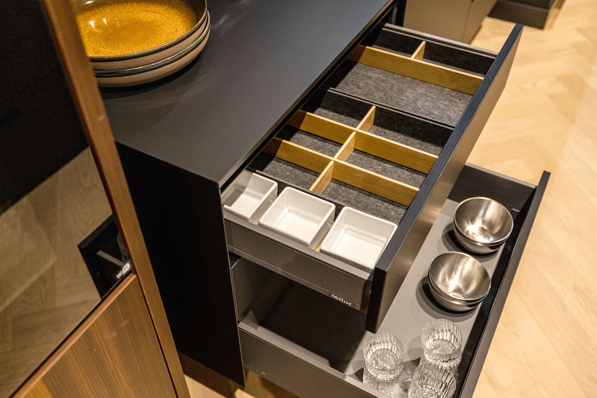 De praktische Flex-Boxen van echt hout en gevormd vlies.