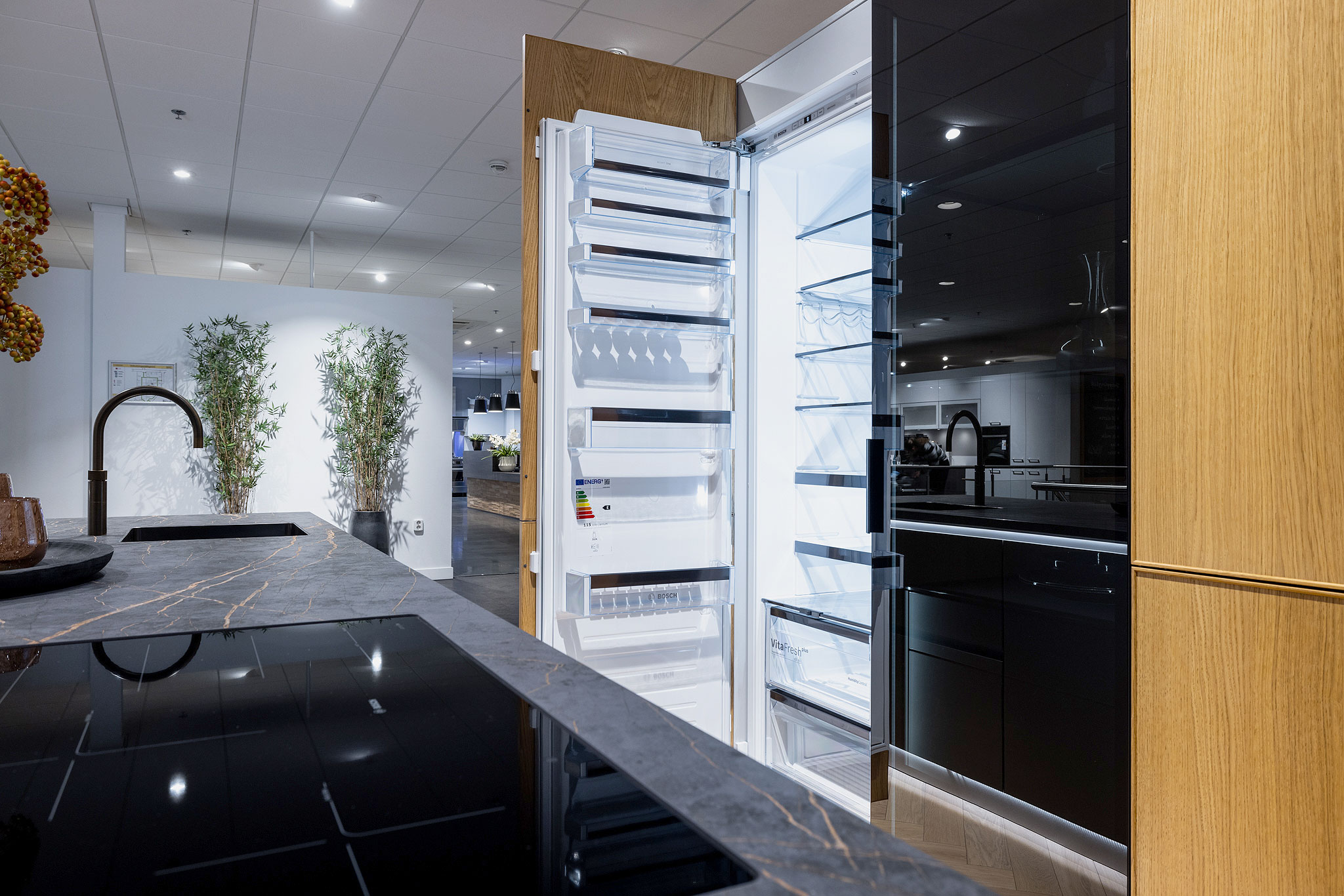 Met deze Bosch VitaFresch koelkast beschikt u over heel veel koelruimte.