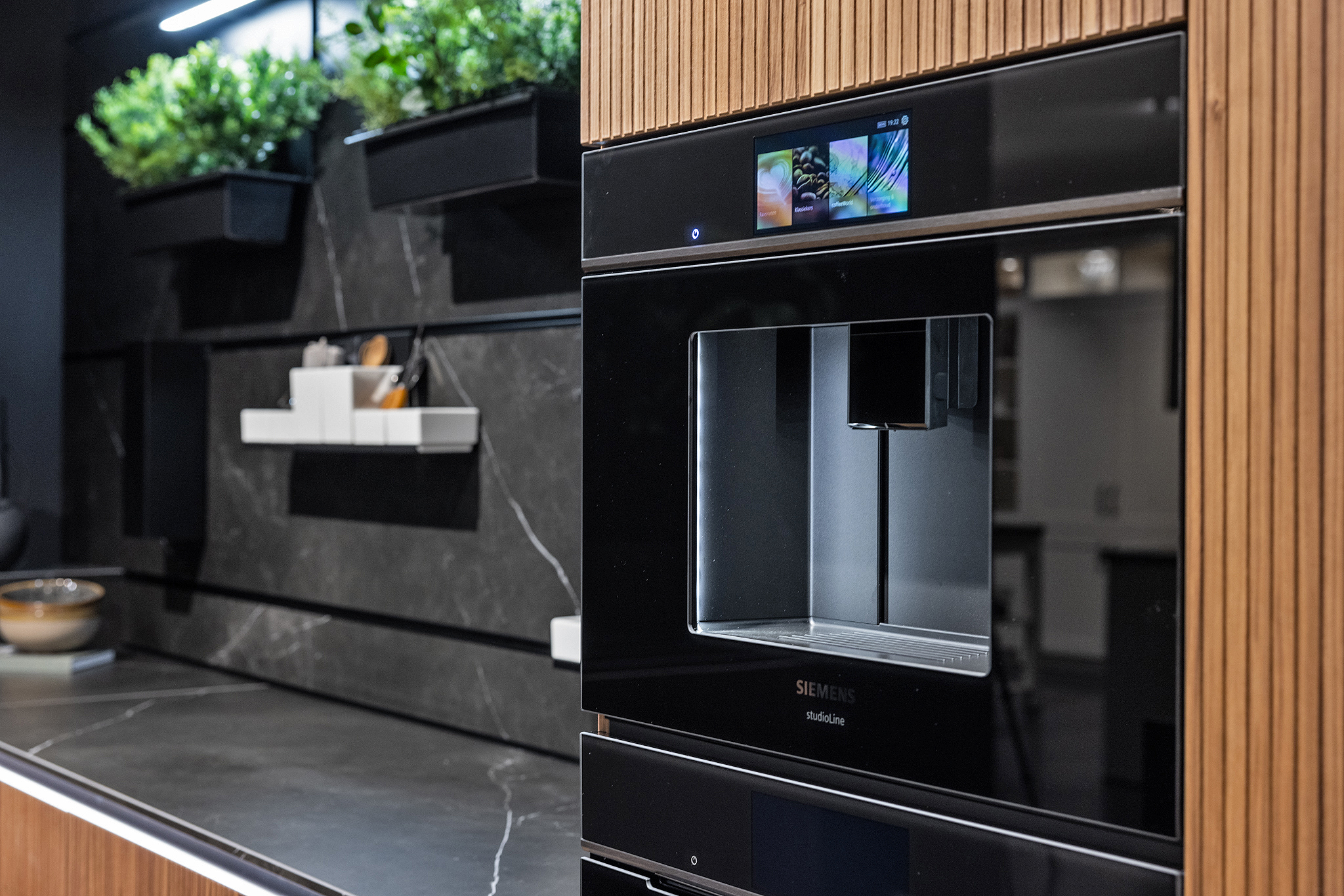 De ingebouwde koffiemachine uit de studioLine van Siemens.