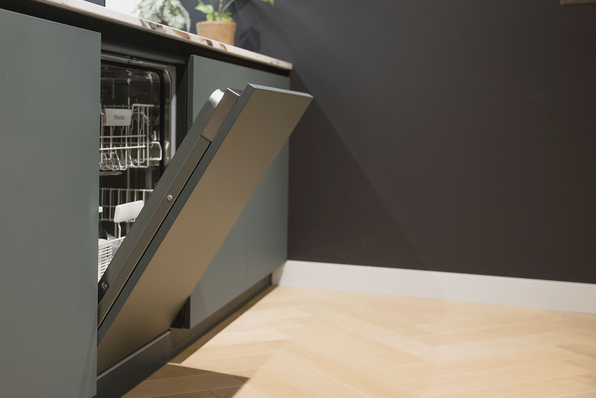 Met deze hoogwaardige vaatwasser bent u keer op keer verzekerd van een glanzend resultaat.