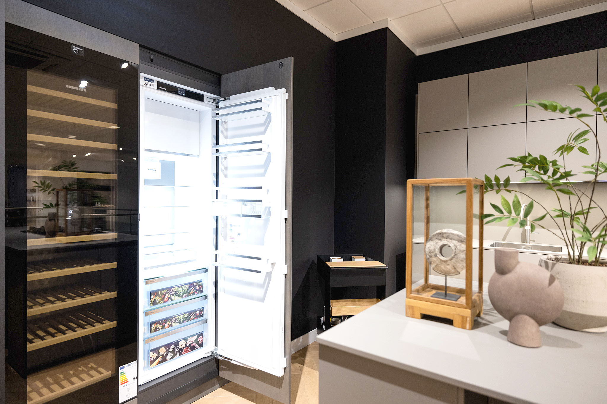 De Liebherr koelkast beschikt over ruime groente- en fruitladen.