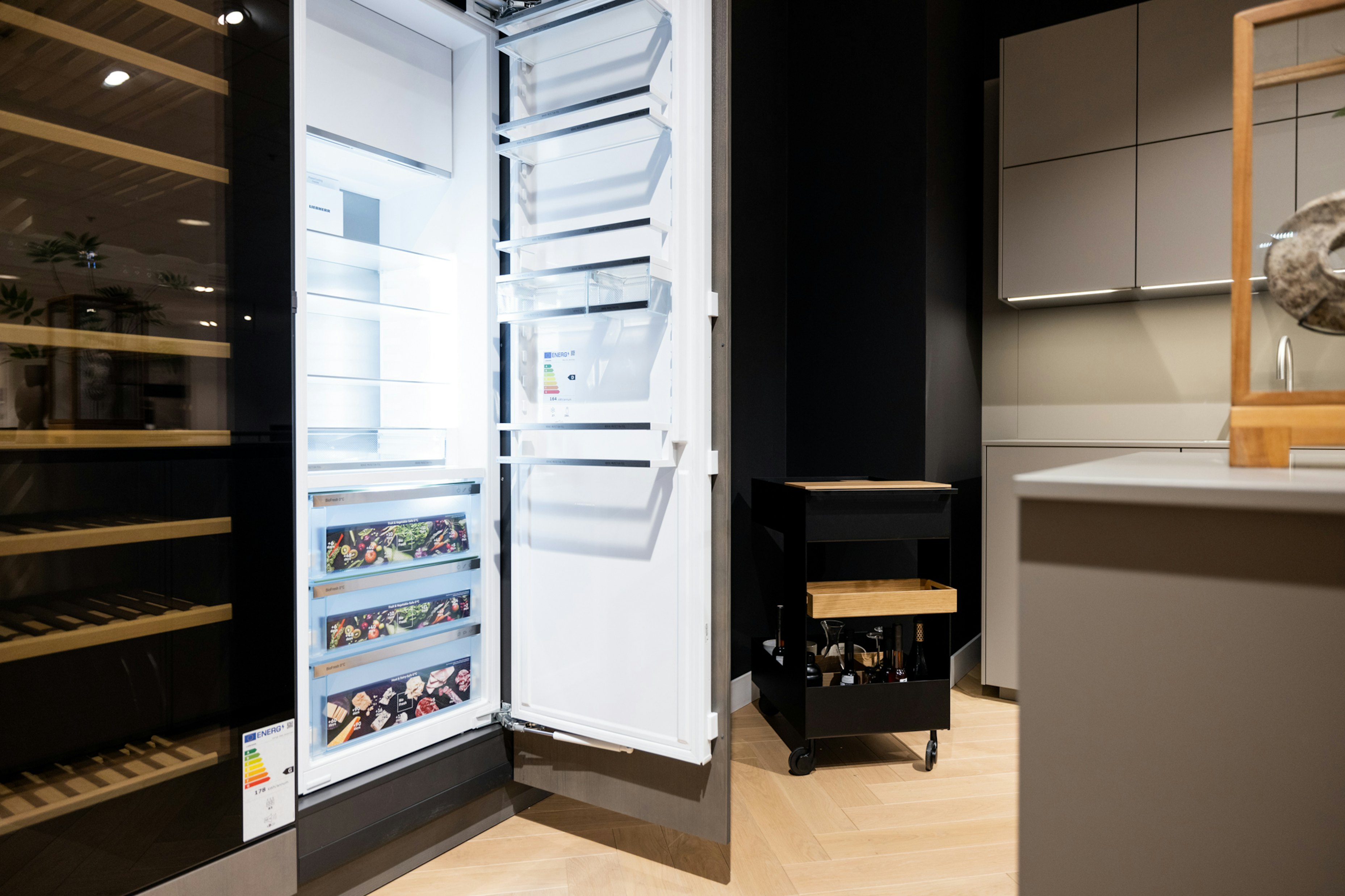 De Liebherr koelkast beschikt over ruime groente- en fruitladen.