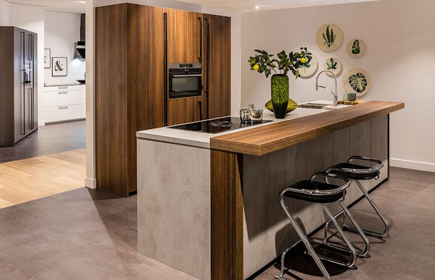 Elegante opstelling met warme houtaccenten