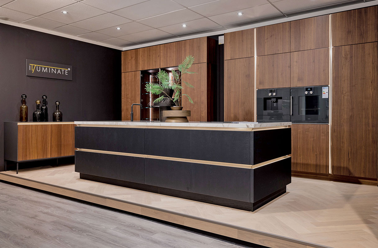 Rijk hout en donker design in perfecte harmonie