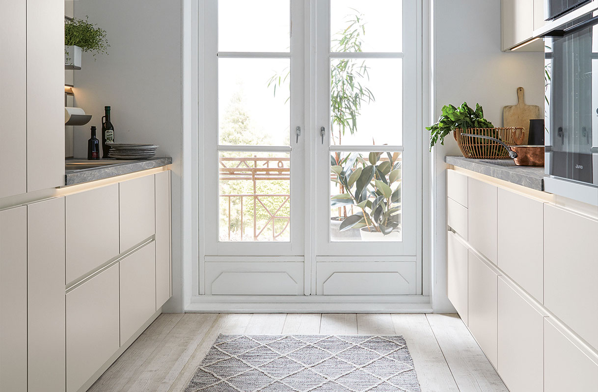 Compact met rustige basis en fijne lichtwerking