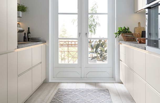 Compact met rustige basis en fijne lichtwerking