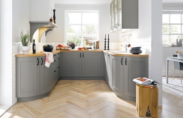 Woonkeukenstijl met warme accenten