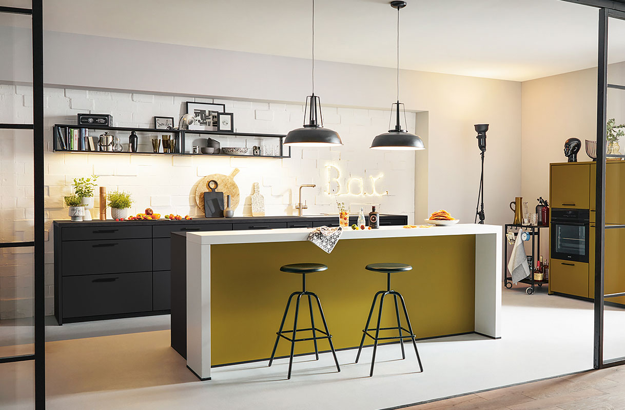 Olijfgeel en onyx zwart in harmonie