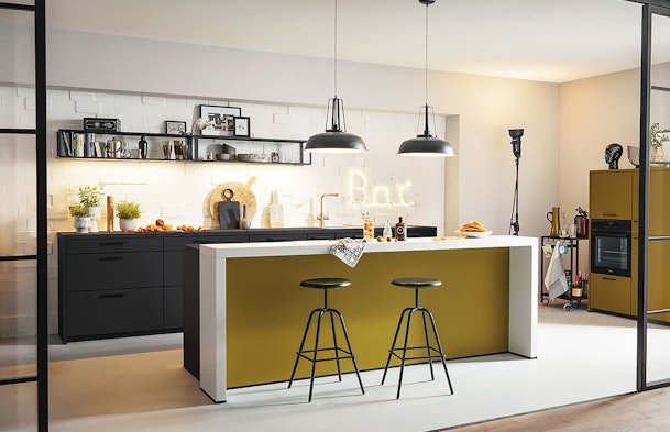 Olijfgeel en onyx zwart in harmonie