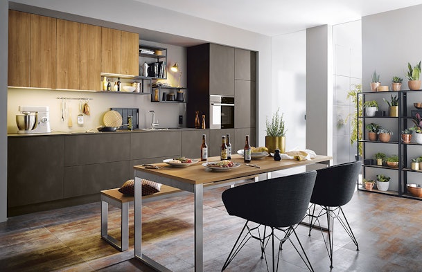 Stoer design met staal en hout in perfecte balans