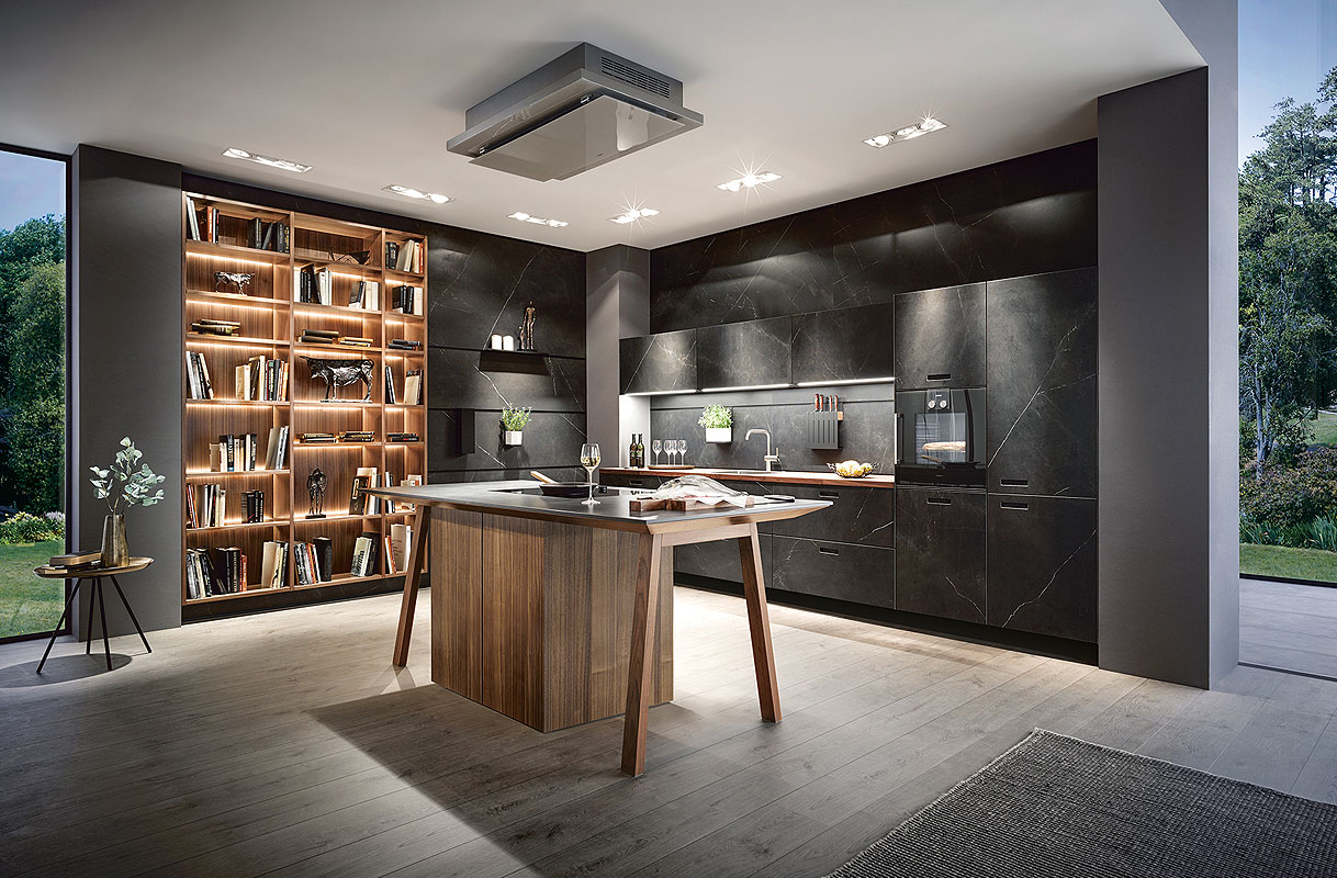 Dynamisch lijnenspel in keramiek en notenhout