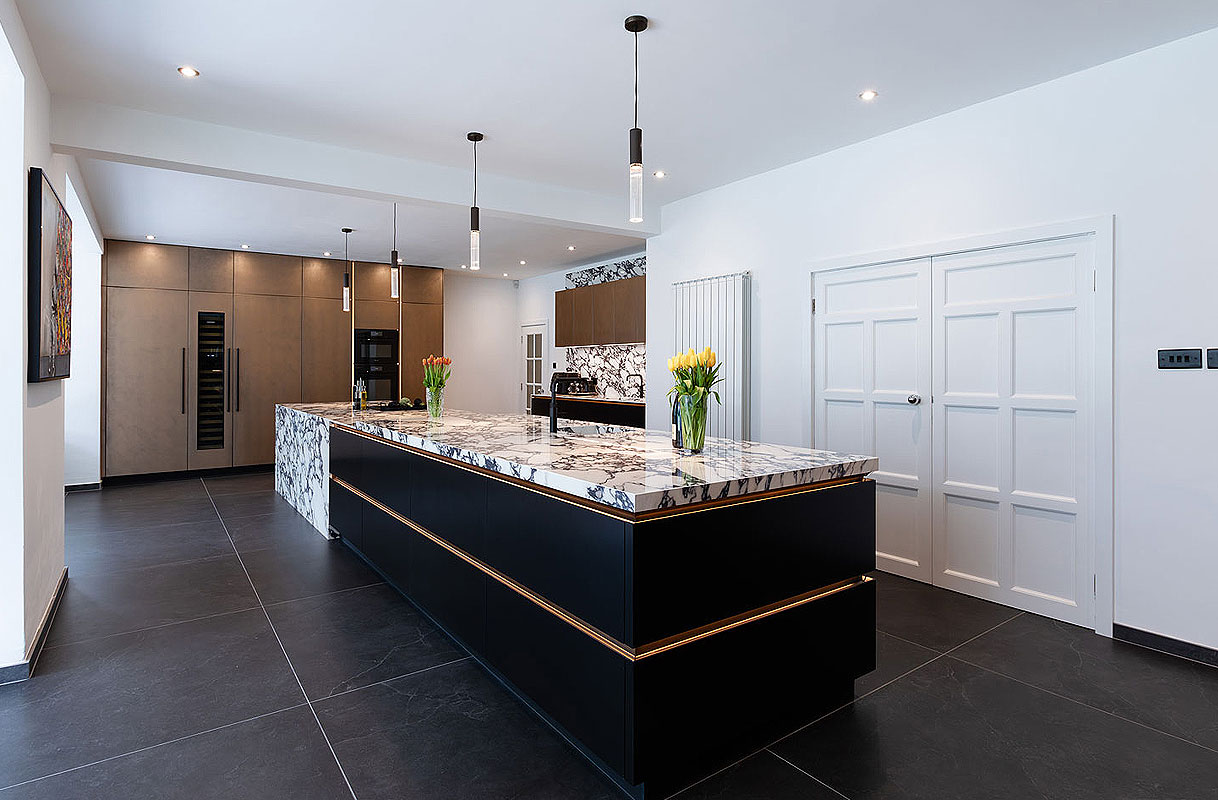 Bronskleur en wit marmer