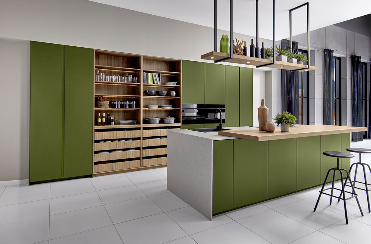 Sepiagroene keukendesign met natuurlijke uitstraling