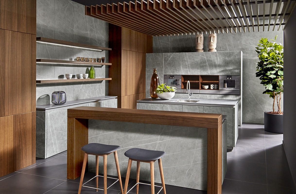 Keramische designkeuken met noten accenten