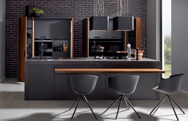 Moderne designkeuken met warme houtaccenten