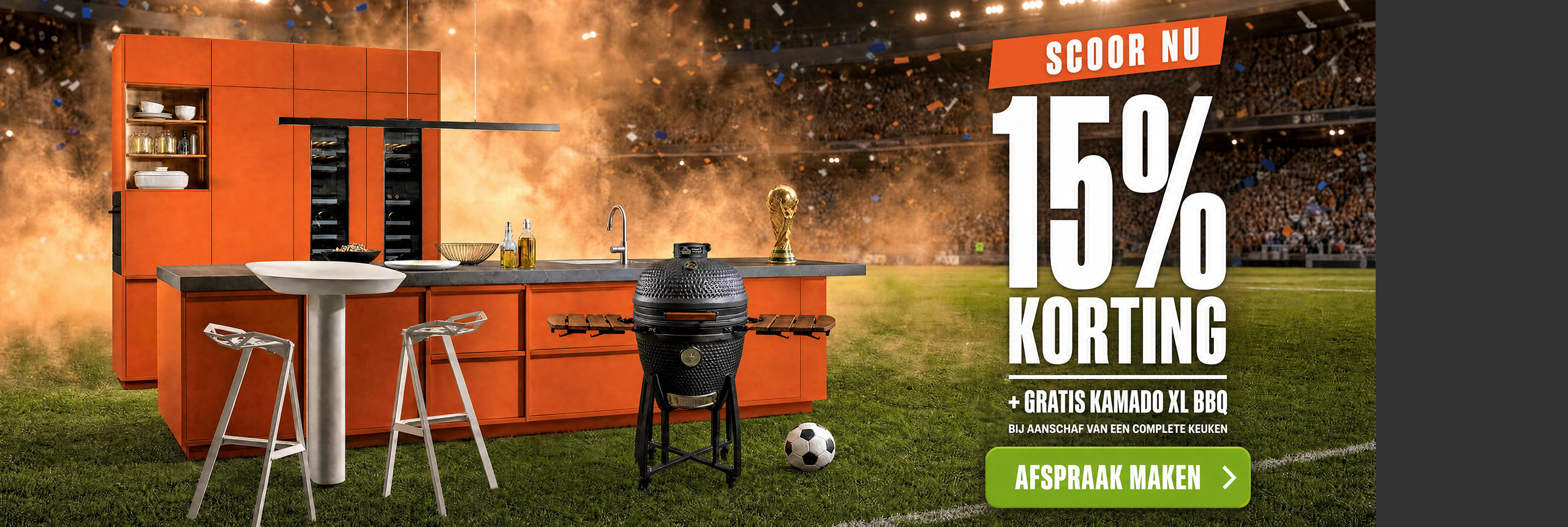 Moderne oranje Japandi-keuken op een voetbalveld met 15% korting en gratis Kamado XL BBQ tijdens de WK-keukenactie.