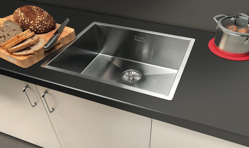 RVS spoelbak met diagonale lijnen