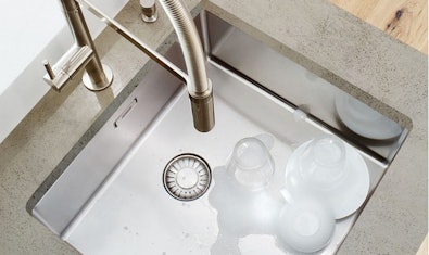 Bijna alle Franke spoelbakken zijn uitgevoerd met de ruimtebesparende integraal Turbo afvoerplug.