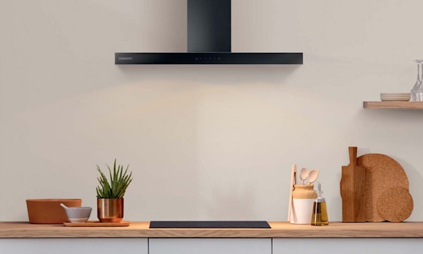 Zwarte wand afzuigkap