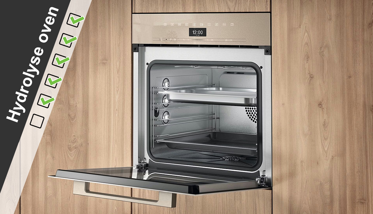 Geopende hydrolyse oven met schoon interieur