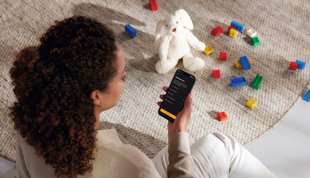AddProgrammes in wasmachine-app: gebruiker downloadt extra wasprogramma’s voor knuffels en sneakers, met regelmatige updates