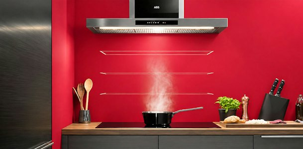 Afzuigkap boven een AEG inductiekookplaat schakelt mee via de Hob2Hood functie