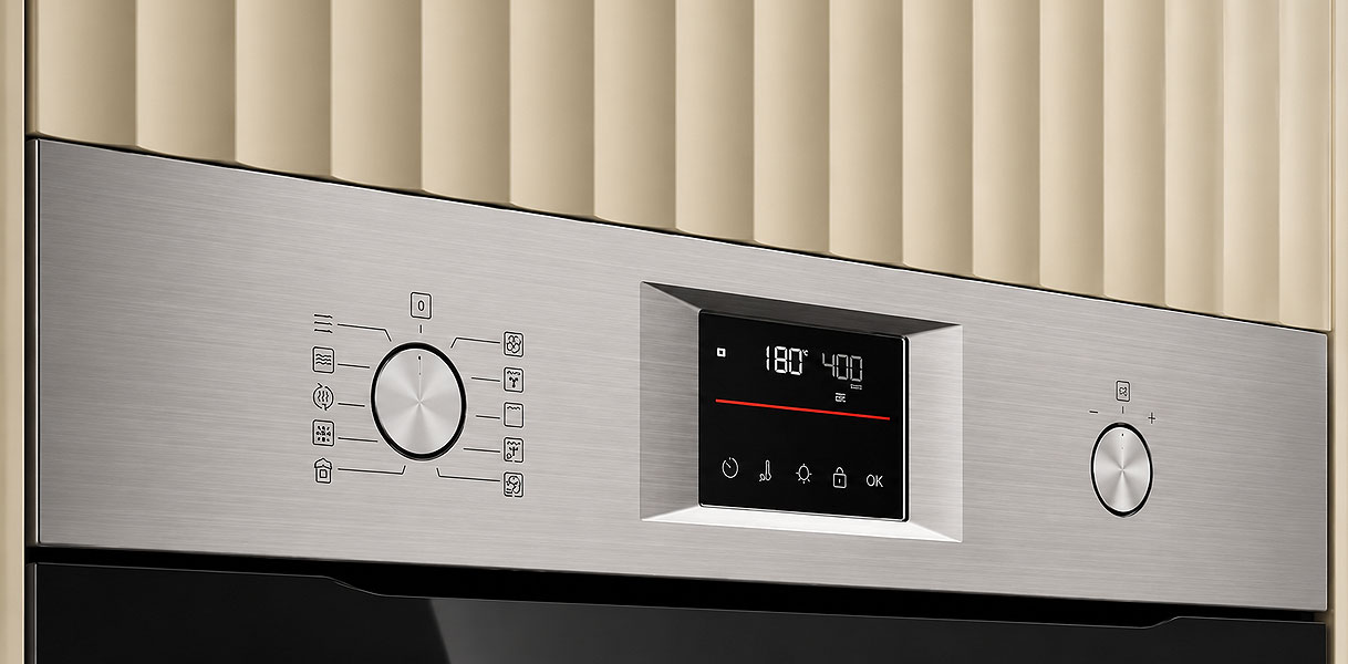 Bedieningspaneel van AEG oven uit de 5000 serie met draaiknoppen en led-display