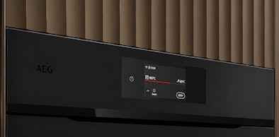 Touchdisplay van AEG oven uit de 7000 serie met menubediening en temperatuurweergave