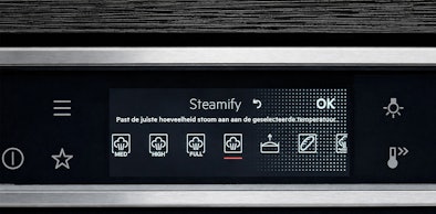 Display van AEG stoomoven met Steamify dat de hoeveelheid stoom aanpast aan de temperatuur