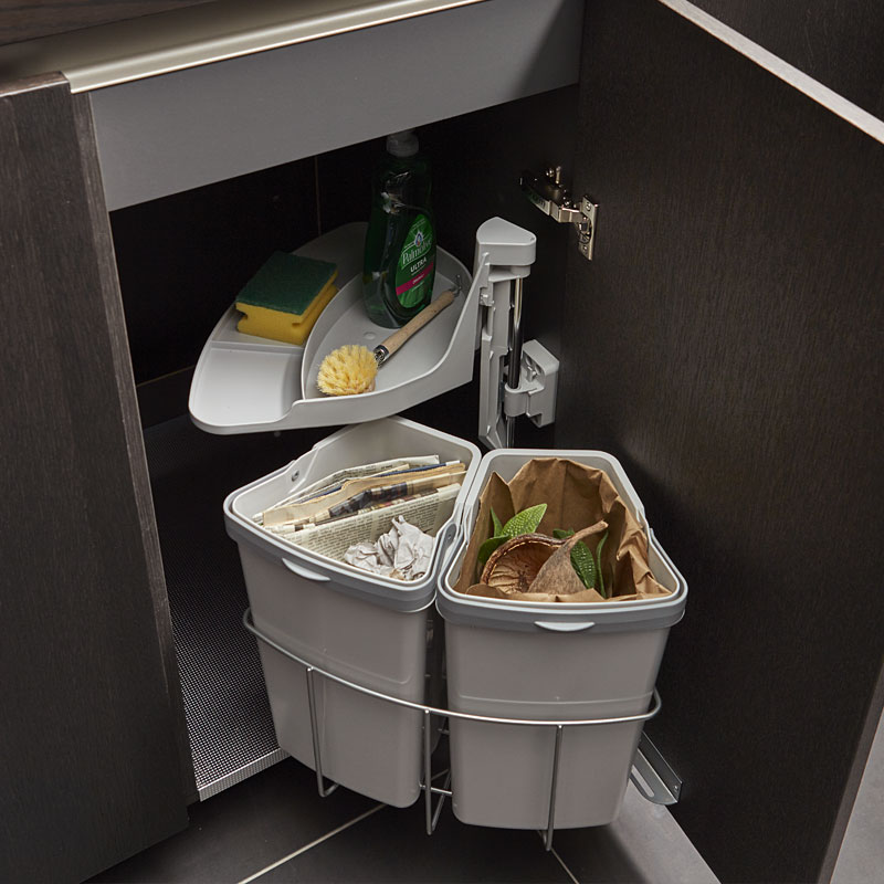 Uittrekbare afvalscheiding met draaiplateau voor schoonmaakspullen.