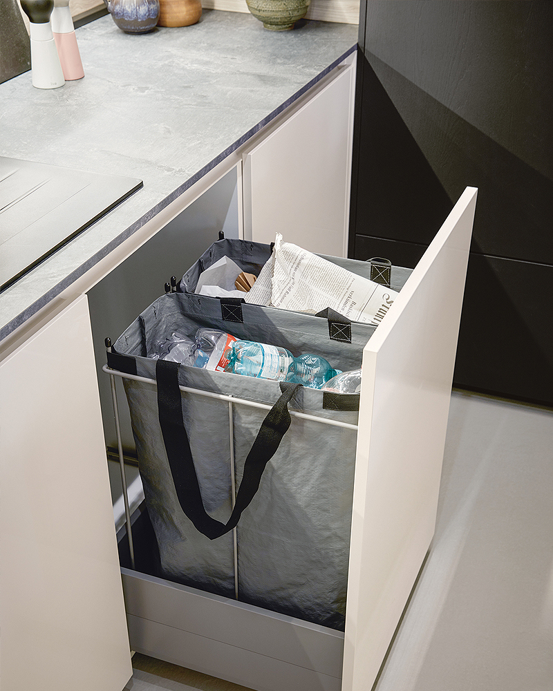 Afvalscheidingssysteem in onderkast keuken.