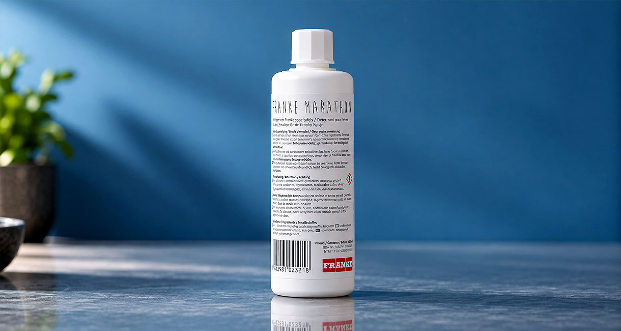 Ontkalkingsmiddel voor de buitenkant van keukenkraan afgestemd op chroom of op een gekleurde coating
