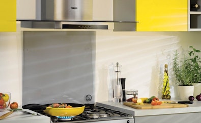 Zorg dat de afzuigkap voldoende afzuigkracht heeft.